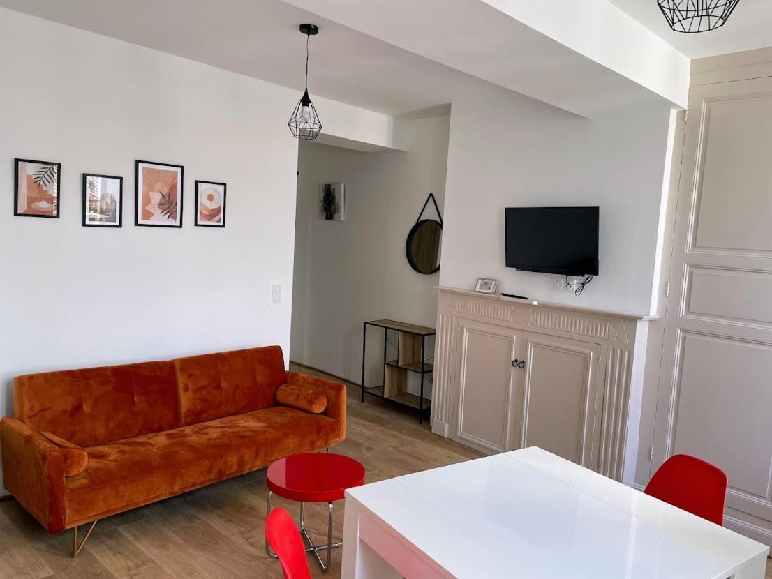 Le Colore- T2 Confortable Avec Vue Sur Nérac Kültér fotó